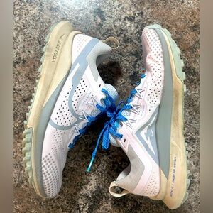 Nike Women's Athletic Shoes - White and Blue